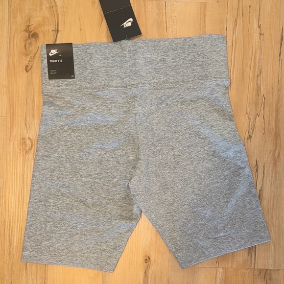 NWT Nike Women's Heather Gray Bike Shorts - Picture 2 of 3
